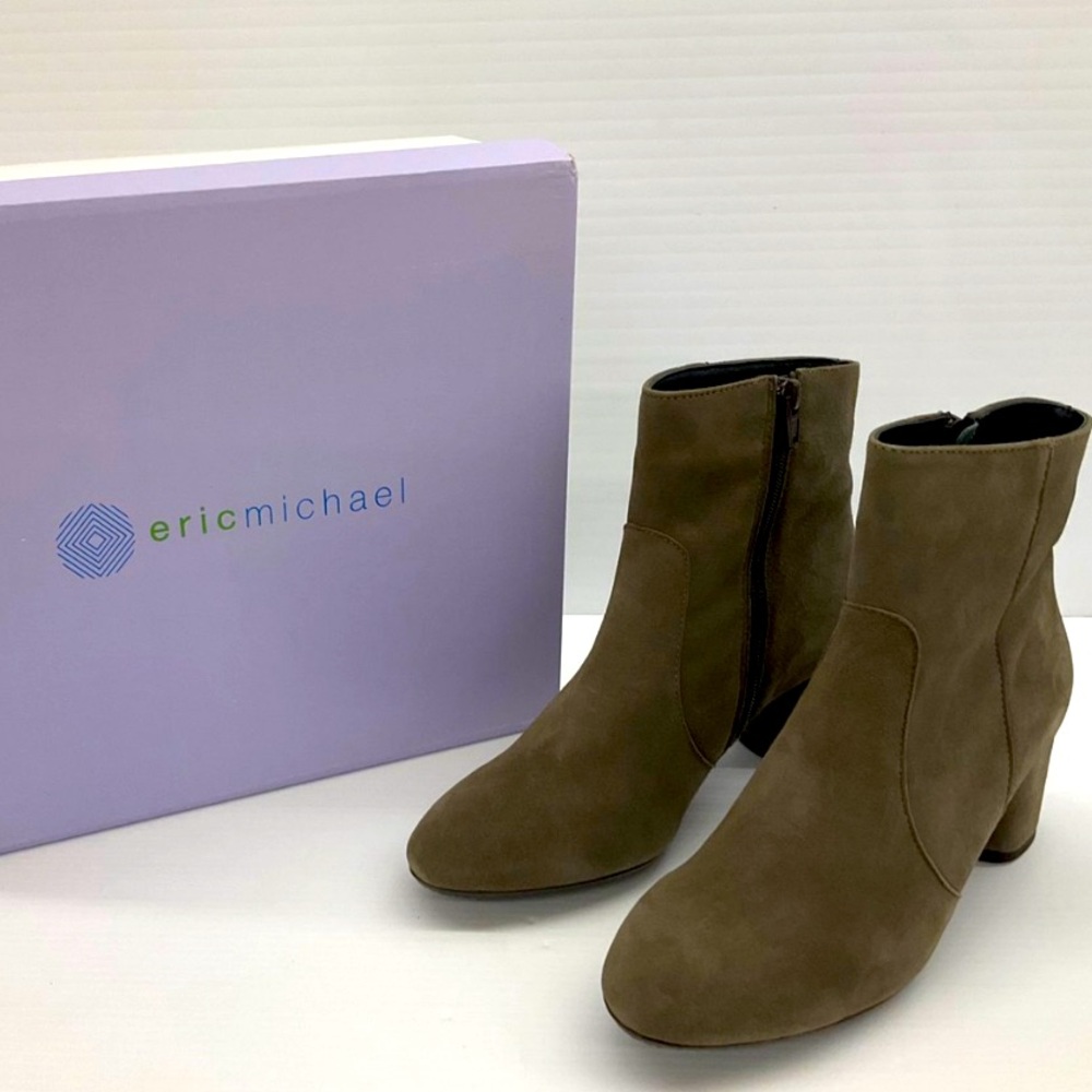 *NEW NEVER WORN* Eric Michael Olivia Boots, Taupe Color, Size 38 (fit like a 7)